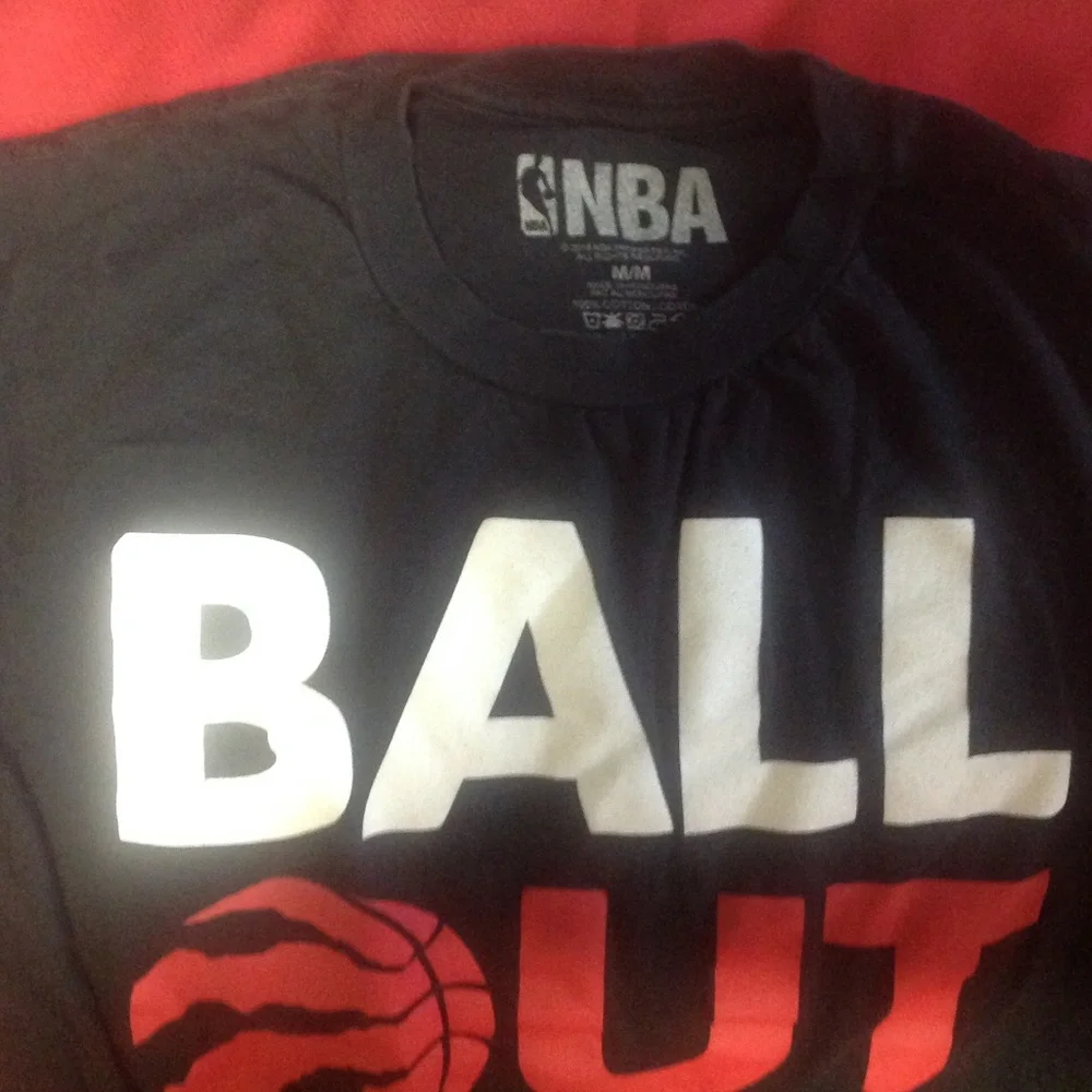 NBA Toronto Raptors tshirt - Picture 2 of 2